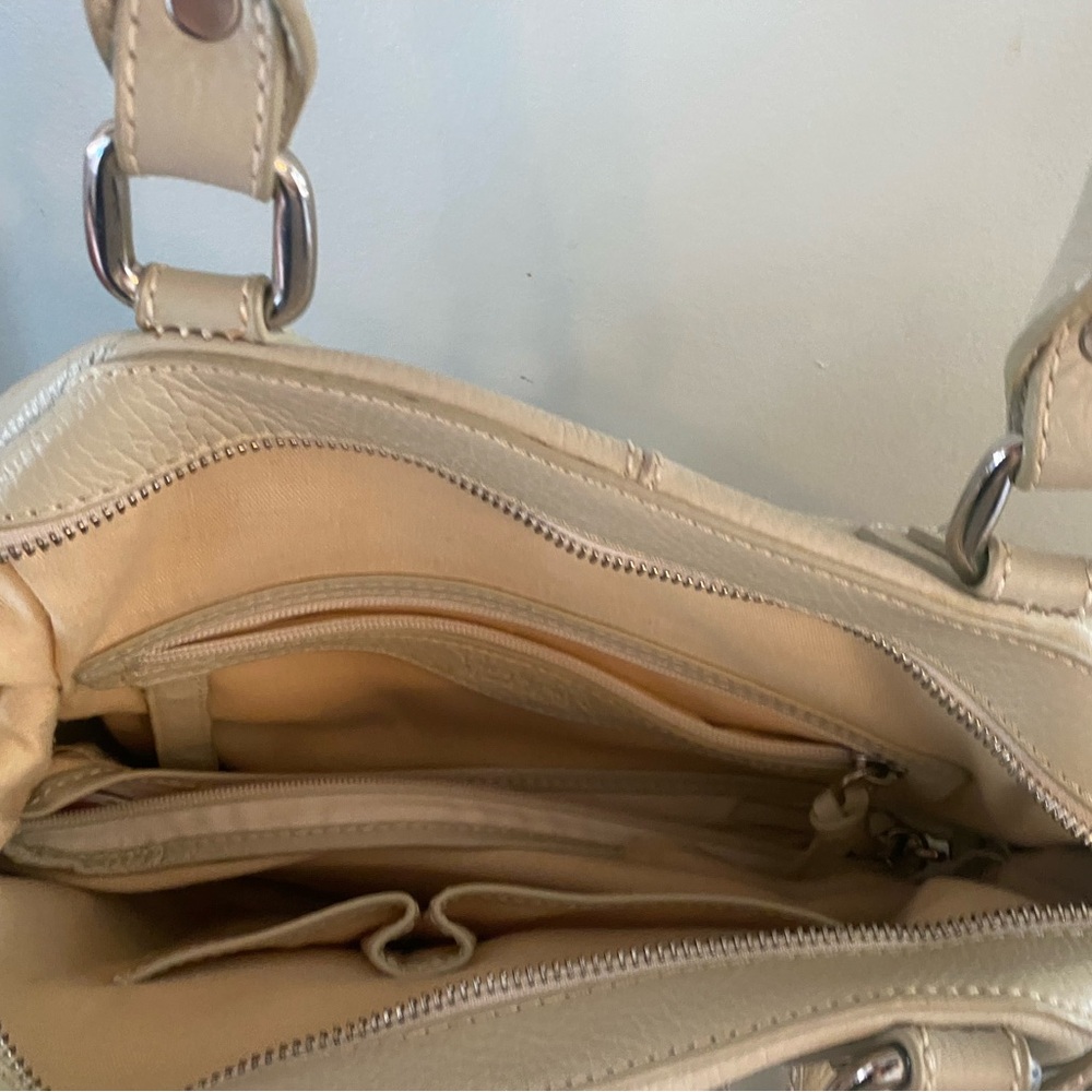 Italian leather y2k Elegant Cream Handbag - Picture 3 of 9